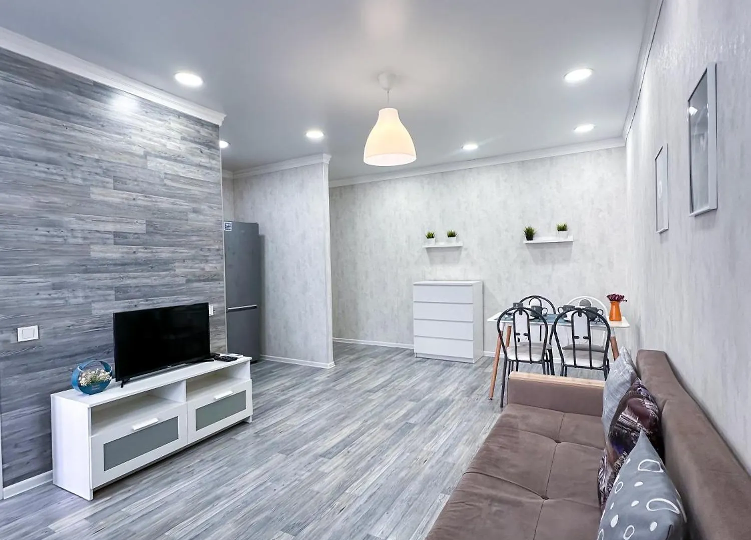 Элегантная Квартира С Видом На Город Almaty Apartment